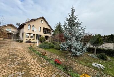Casă cu 4 camere cu Teren 1000 Mp în Central