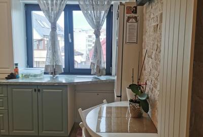 Apartament cu 3 camere decomandat în Traian