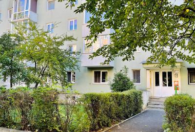 Apartament cu 2 camere semidecomandat în 13 Decembrie