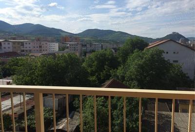 Garsonieră decomandată în Central - 2