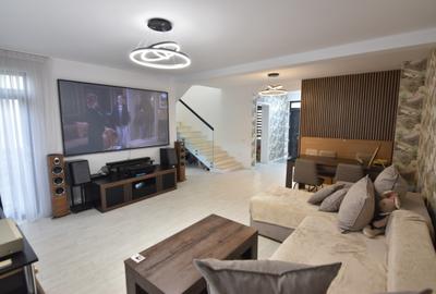Duplex cu 4 camere cu Canalizare în Domnești