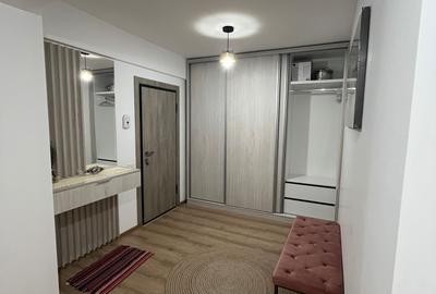 Apartament cu 2 camere decomandat în Tractorul