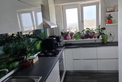 Apartament cu 2 camere semidecomandat, mobilat în Central
