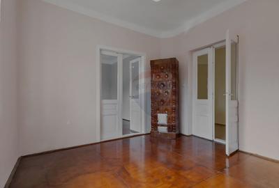 Casă cu 3 camere cu Teren 850 Mp în Central