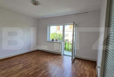 Apartament cu 3 camere decomandat în Micro 17