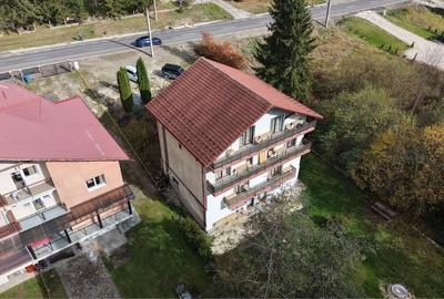 Casă cu 4 camere cu Teren 1232 Mp în Părău