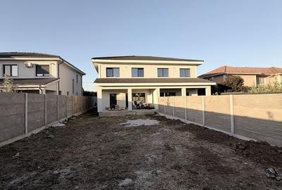 Casă cu 4 camere în Dumbrăvița
