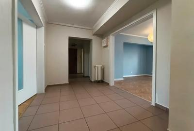 Apartament cu 5 camere decomandat în Unirii