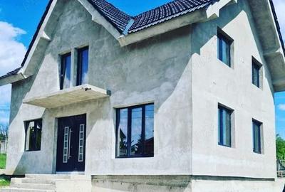 Casă cu 4 camere în Oncea