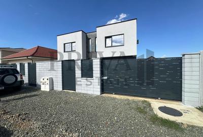 Duplex cu 4 camere cu Canalizare în Moșnița Nouă
