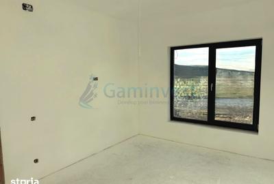 Casă cu 4 camere cu Teren 553 Mp în Sântandrei