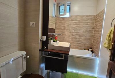Apartament cu 4 camere decomandat în Central - 3