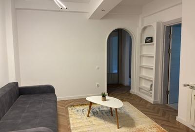 Apartament cu 3 camere semidecomandat, mobilat în Cotroceni