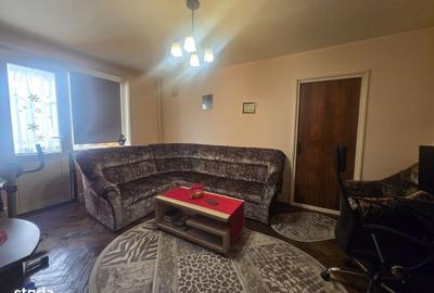 Apartament cu 3 camere decomandat în Abator