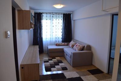 Apartament cu 3 camere semidecomandat, mobilat în Tineretului