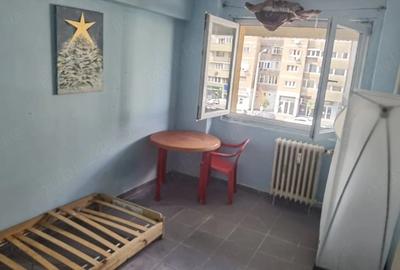 Apartament cu 3 camere decomandat în Pantelimon