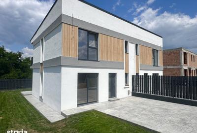 Casă cu 4 camere cu Teren 225 Mp în Bucium
