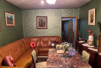 Apartament cu 3 camere decomandat, mobilat în Tineretului