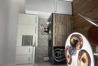 Apartament cu 3 camere semidecomandat în Girocului - 7