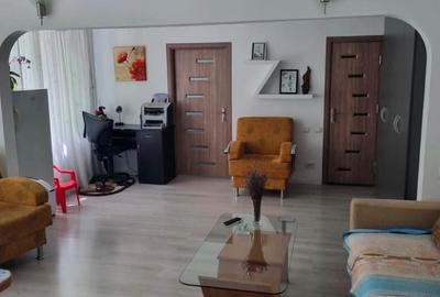 Apartament cu 2 camere semidecomandat în Calea București