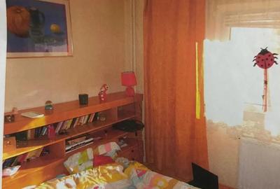Apartament cu 3 camere decomandat în Calea București