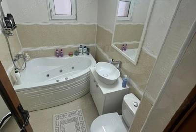 Apartament cu 3 camere decomandat în Școlilor