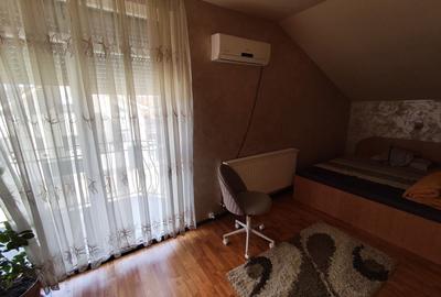 Casă cu 4 camere în Exterior Vest