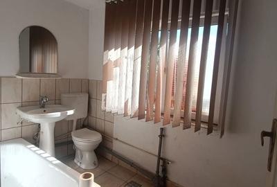 Casă cu 4 camere cu Teren 1200 Mp în Central