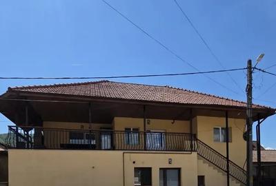 Casă cu 5 camere în Central