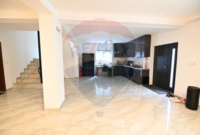 Hotel/Pensiune, de 342 mp, în Baia de Fier - 13