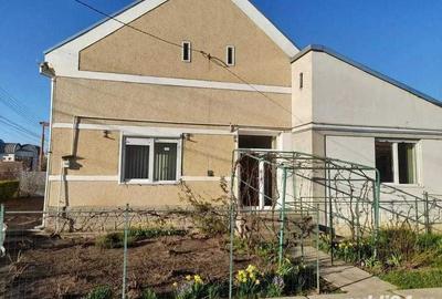 Casă cu 4 camere în Central - 2