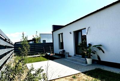 Casă cu 4 camere în Balotești