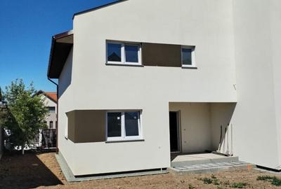 Casă cu 4 camere în Giarmata