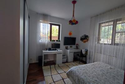 Casă cu 8 camere cu Teren 960 Mp în Balotești