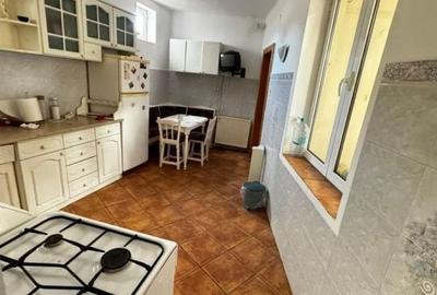 Casă cu 4 camere cu Canalizare în Titulescu - 11