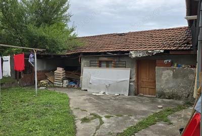 Casă cu 2 camere cu Teren 780 Mp în Simeria