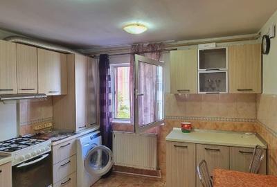 Apartament cu 2 camere semidecomandat în Cetate