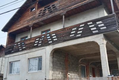 Casă cu Teren 2800 Mp în Central