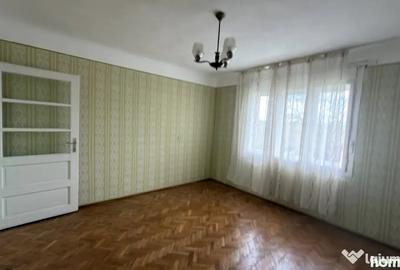 Casă cu 3 camere cu Teren 2200 Mp în Central