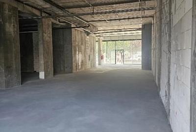 Spațiu comercial, de 405 mp, în Tei