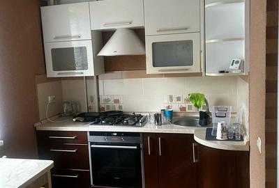Apartament cu 2 camere decomandat în Victoriei