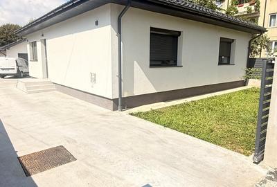 Casă cu 2 camere cu Canalizare în Central