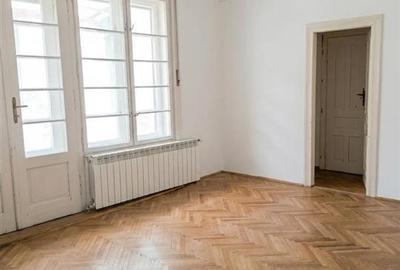 Apartament cu 3 camere semidecomandat în Ultracentral