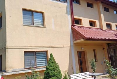 Casă cu 5 camere cu Canalizare în Est - 1