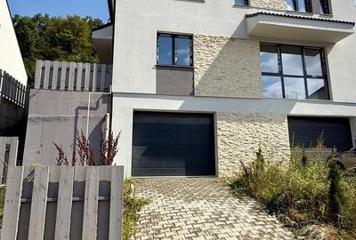 Duplex cu 5 camere cu Canalizare în Florești