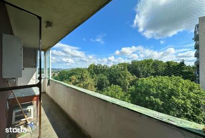 Apartament cu 3 camere decomandat în Cornișa