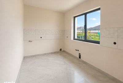Casă cu 4 camere în Sânpetru - 2