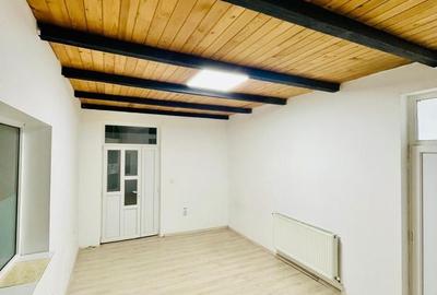 Spațiu comercial, de 130 mp, în Central - 6