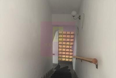 Casă cu 4 camere în Drumul Sării