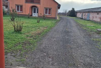Casă cu 4 camere în Est